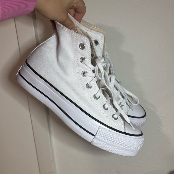 Converse Women’s Chuck Taylor All-Star Platform - Picture 2 of 15